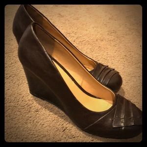 CL by Chinese Laundry Wedge Pumps